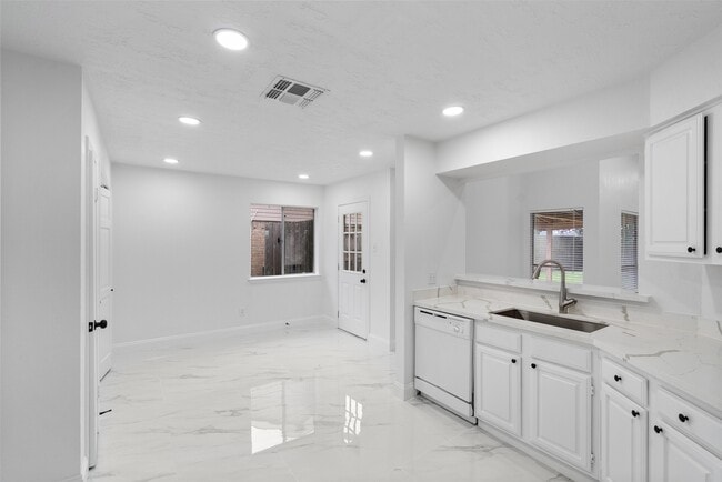 Building Photo - 611 Muirwood Ln