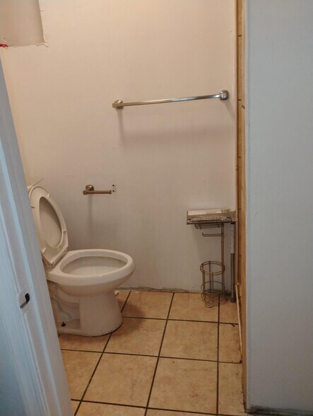 Building Photo - 126 N 49th St