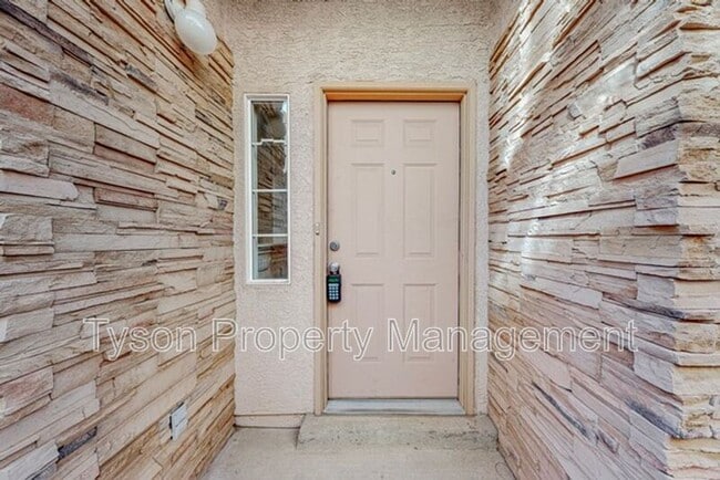 Building Photo - 10932 Hanalei Ave NE