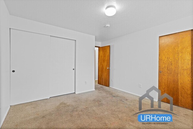 Building Photo - $500 1st Months rent $1649 2bd 1.5ba Beautiful Townhouse In SE Portland