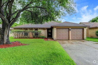 Building Photo - 17110 Stone Stile Dr