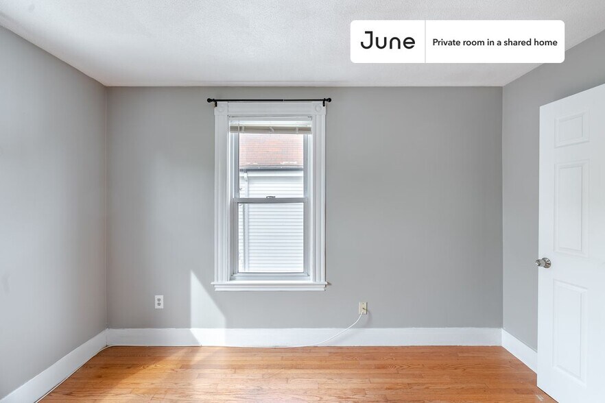 Building Photo - Room in Shared 6 bed/1.5 bath home