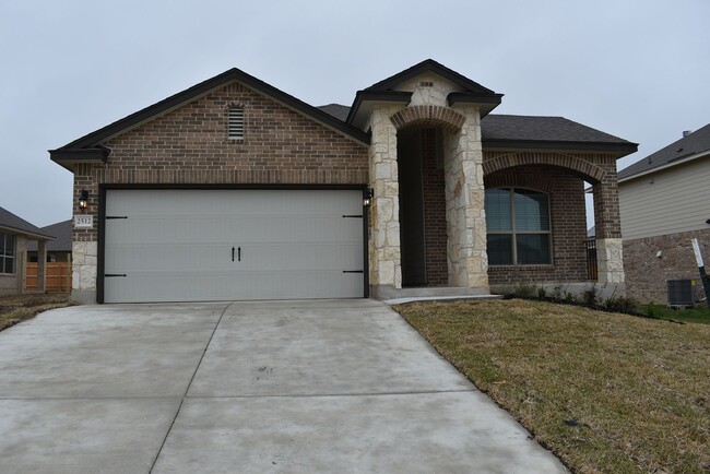 Primary Photo - Beautiful Home in the Cedarbrook Ridge sub...