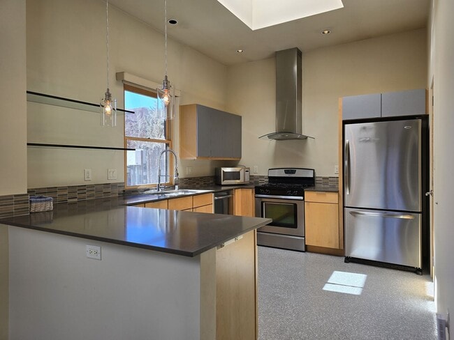 Building Photo - 927 Alto St