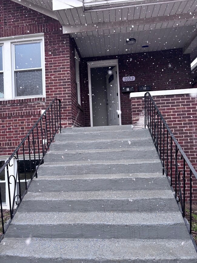 Building Photo - 1052 Tyler St