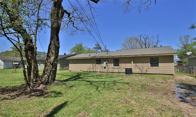 Building Photo - 6326 Guadalupe St