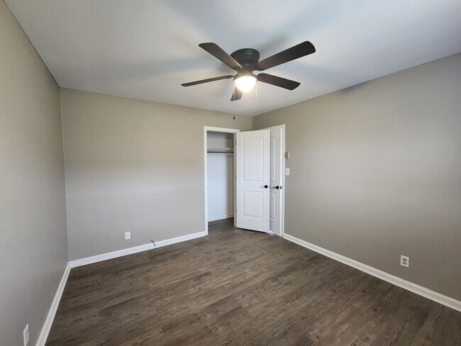 Building Photo - 145 Tandy Dr