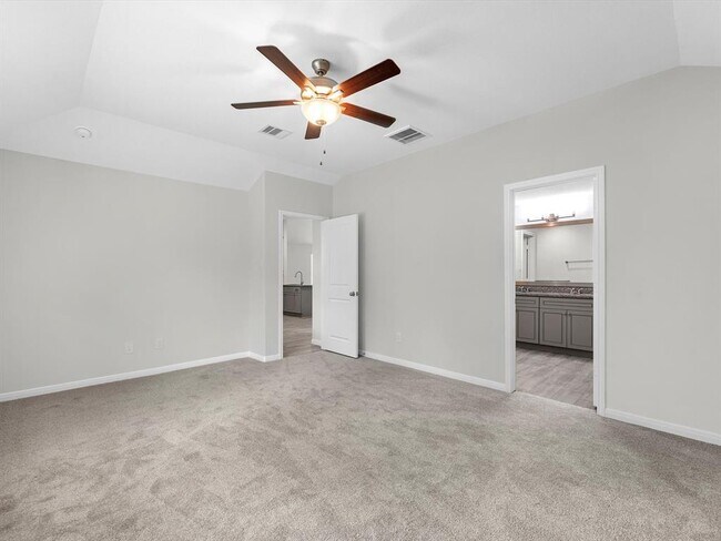 Building Photo - 46 Fairway Dr