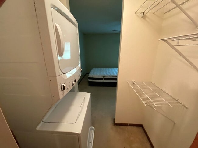 Building Photo - SHI RENTAL