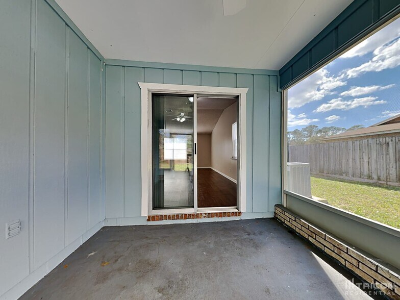 Building Photo - 5173 Horse Track Dr N