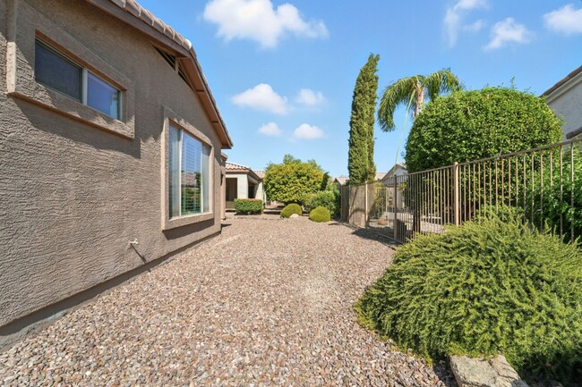 Building Photo - Fully Remodeled 2BR + Den in Trilogy at Po...