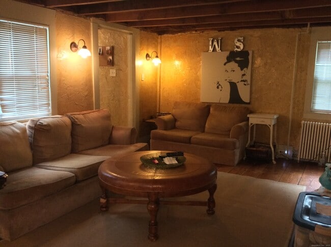 Building Photo - 1187 Mt Carmel Ave