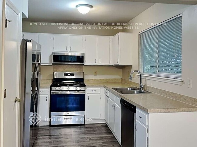 Building Photo - 4700 Cricklewood Ln