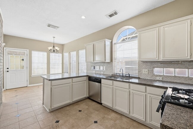 Building Photo - 6734 Flowermound Dr