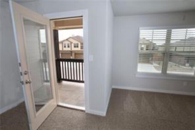Building Photo - 143 Lakeview Ct