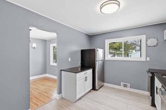 Building Photo - 3042 Rightmire Blvd