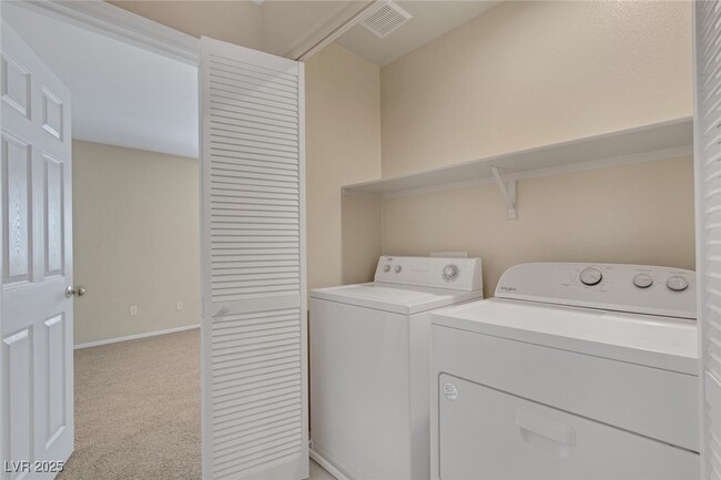 Building Photo - 9835 W Spinnaker Creek Ave