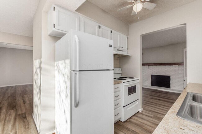 Building Photo - 7609 Seasons Dr