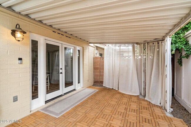 Building Photo - 8447 E Montebello Ave