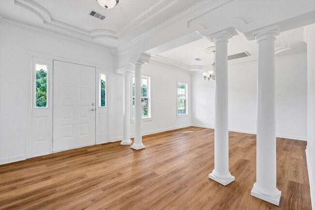 Building Photo - Spacious 5-Bedroom Home on 1.5+ Acres in West Side School District