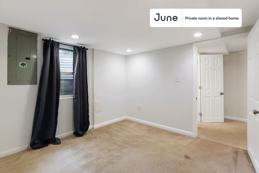 Building Photo - Room in Shared 5 bed/2 bath home