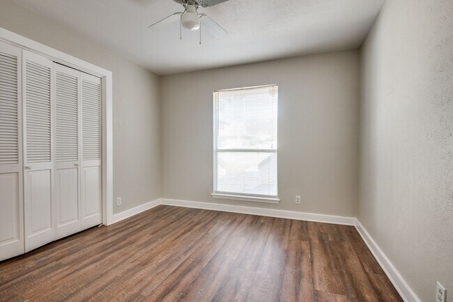 Building Photo - Stylish Home with Big Backyard in Prime Lo...
