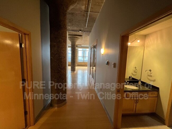 Building Photo - 521 S 7th St