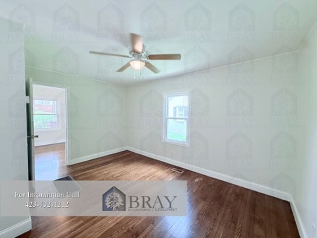 Building Photo - Cozy Brick Home with Huge Garage – Great K...
