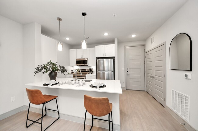 Building Photo - 4840 N Shepherd Dr