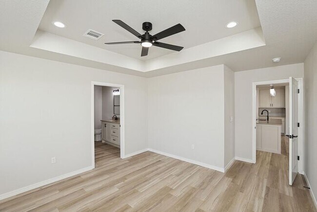 Building Photo - 9004 Oakleaf Ct