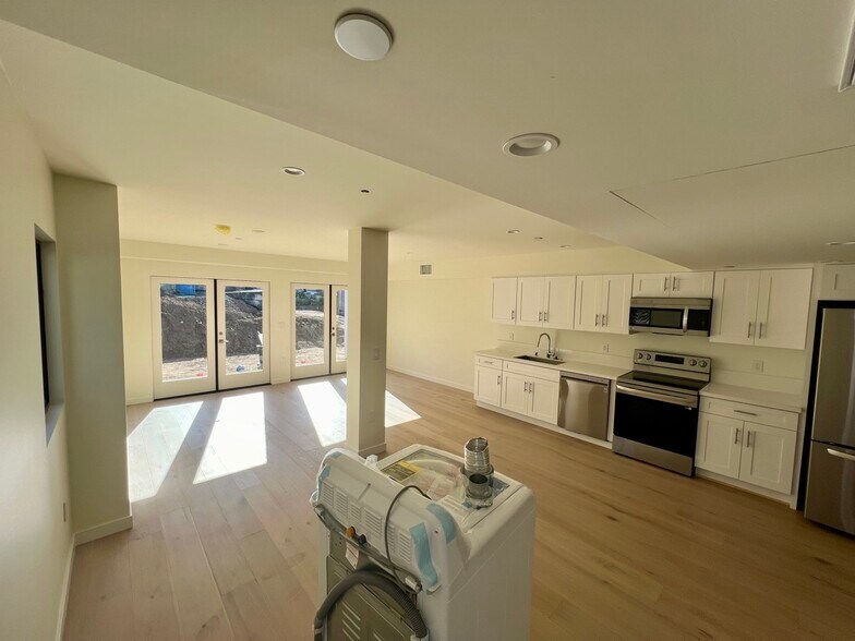 Building Photo - 2520 5th St