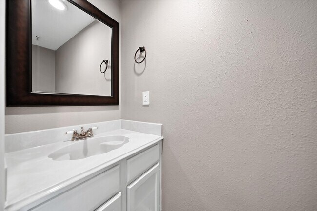Building Photo - 23111 Red River Dr
