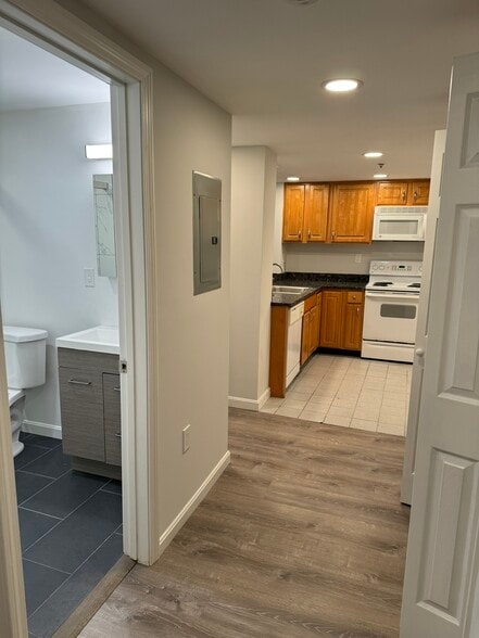 Primary Photo - 24 Queensberry St