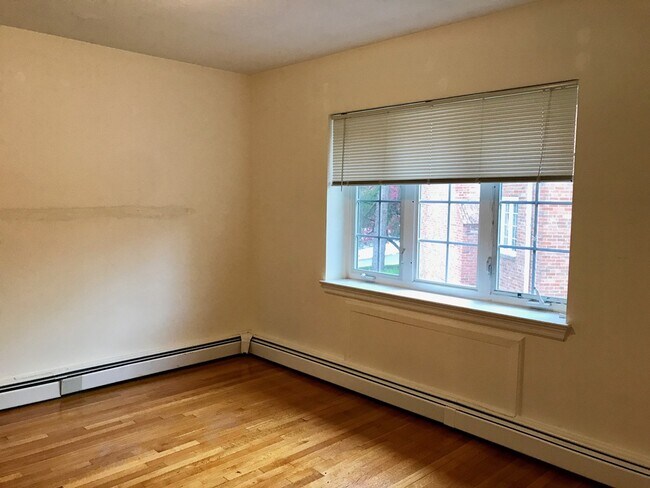 Building Photo - 14 Mt Ida St
