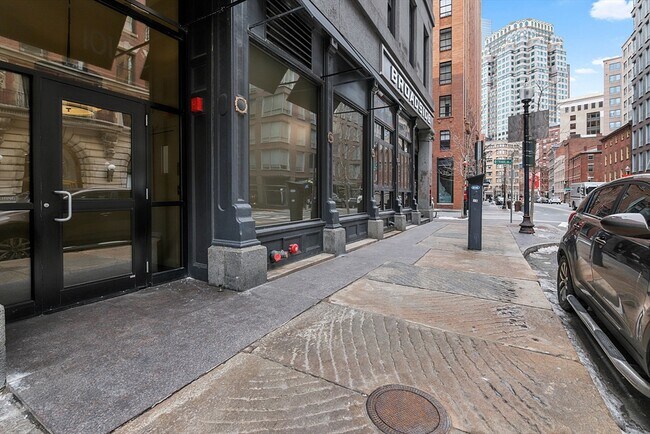 Building Photo - 99-105-105 Broad St