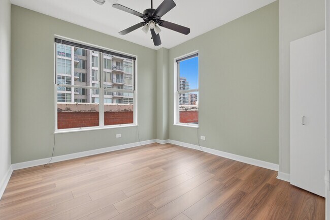 Building Photo - 1631 S Michigan Ave