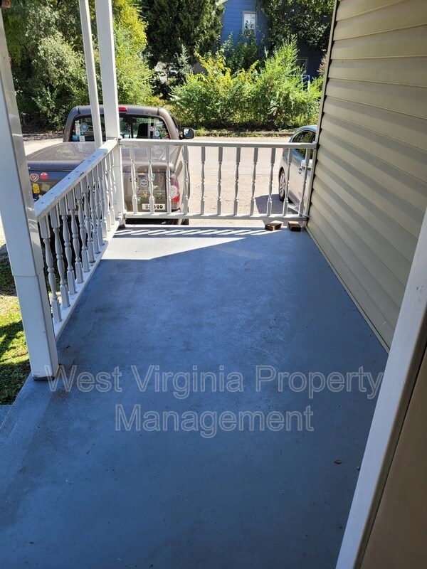 Building Photo - 114 Barber Ln