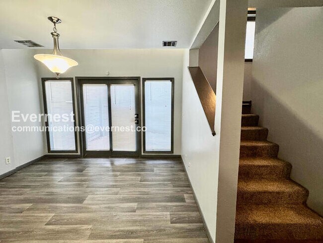 Building Photo - 1327 S Lawton Ave