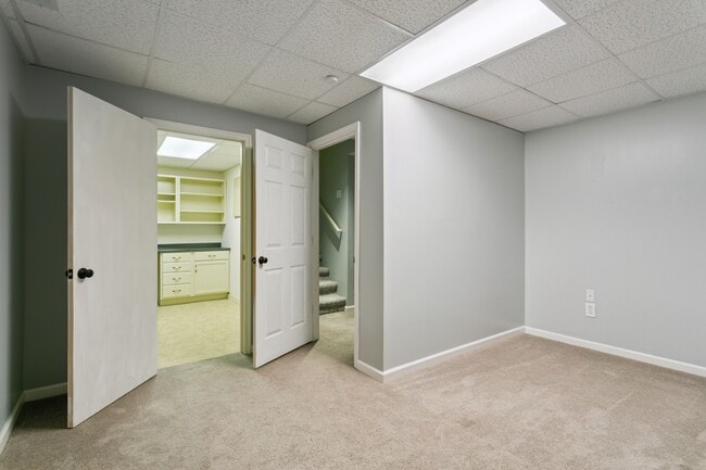 Building Photo - 182 Saddletown Rd