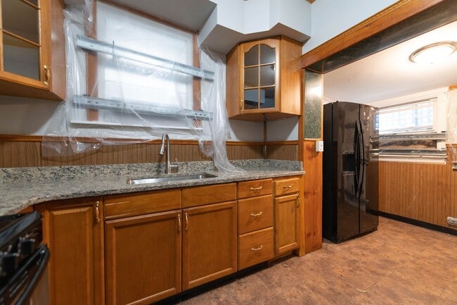 Building Photo - PHA Welcomed! Spacious Home with Private Backyard