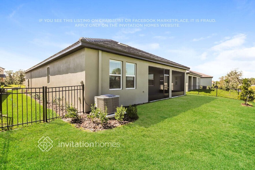 Building Photo - 14224 17th Ct E