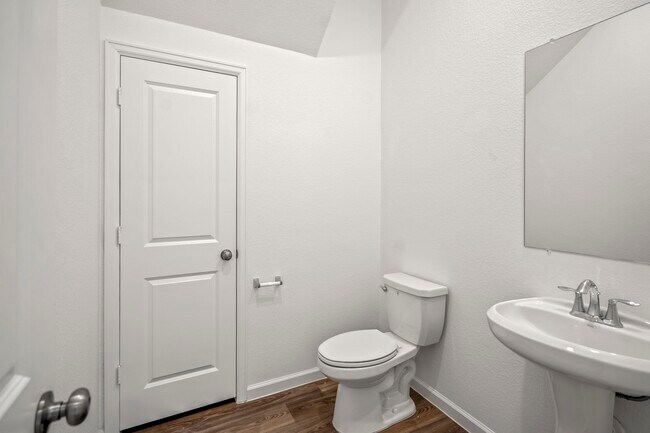 Building Photo - 613 Royal Arch Dr