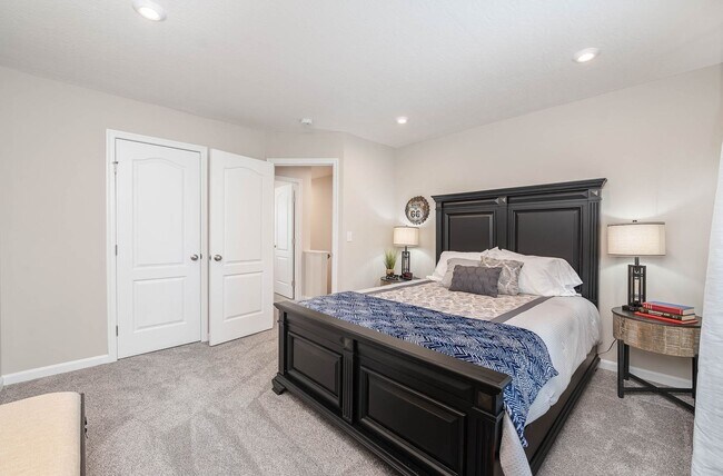 Building Photo - Fully furnished brand new construction. Luxury in HOA with pool