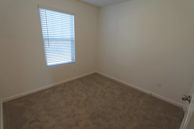 Building Photo - Dorsett Townhomes- 3BD/2.5 BATH Townhome A...