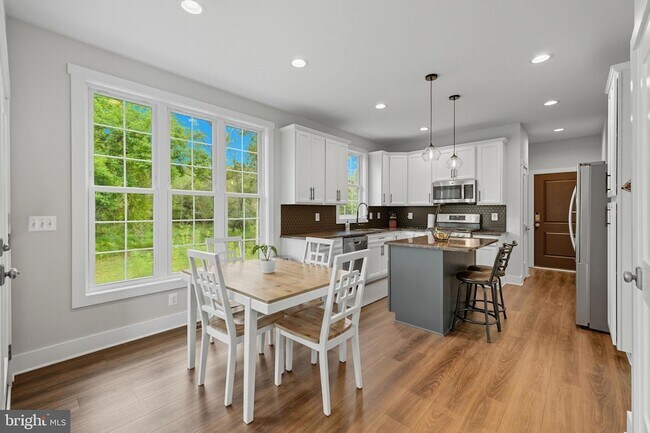 Building Photo - 8193 Major Watters Ct