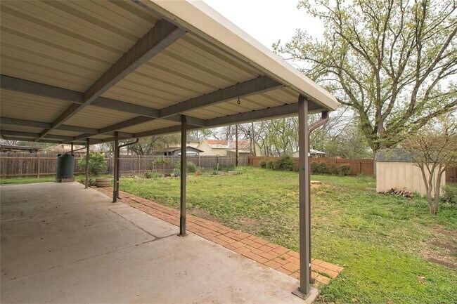 Building Photo - 1102 Fowzer St