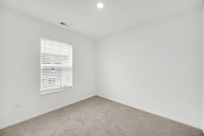 Building Photo - 25712 W Yorkshire Dr