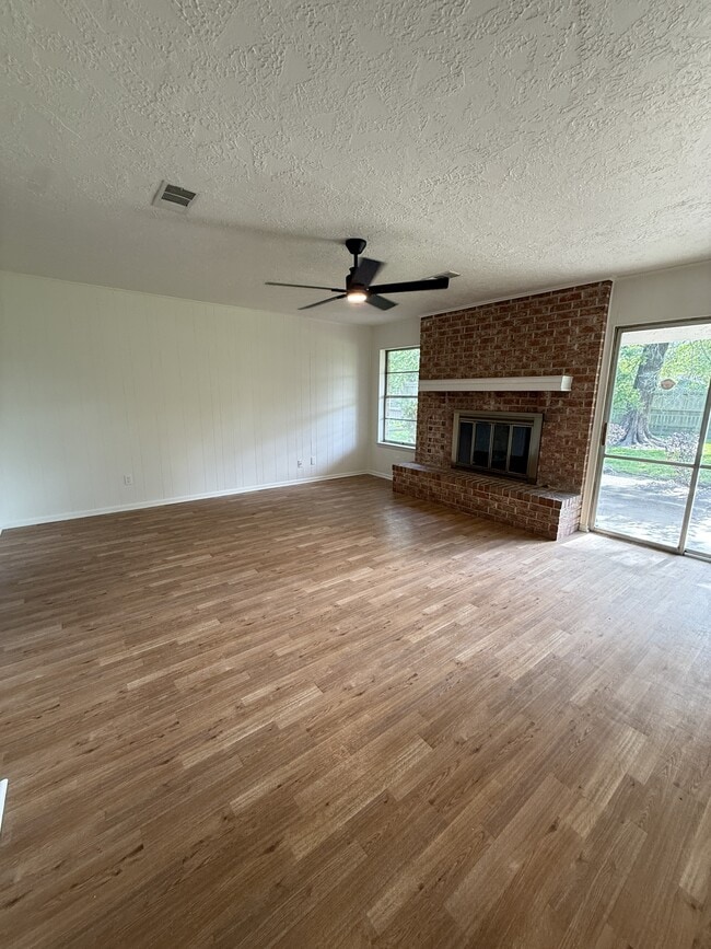 Building Photo - 880 Lockwood Dr