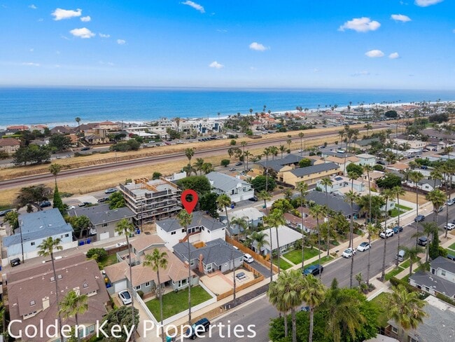 Building Photo - Beautifully remodeled apartment in South Oceanside just a few blocks from the beach!