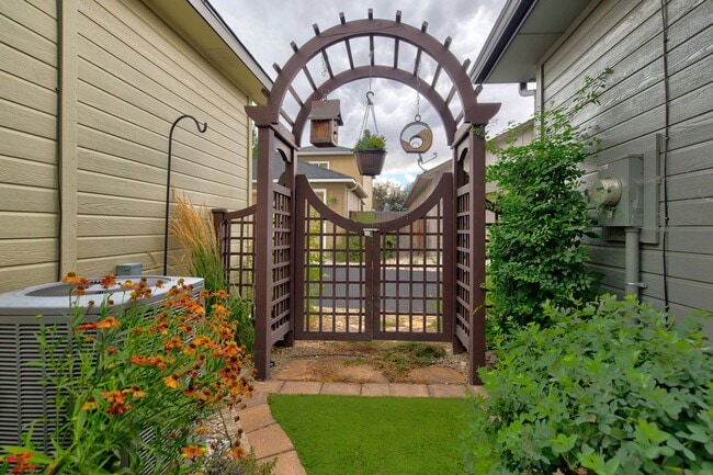 Building Photo - Sophisticated SE Boise Home Close To Downtown Boise